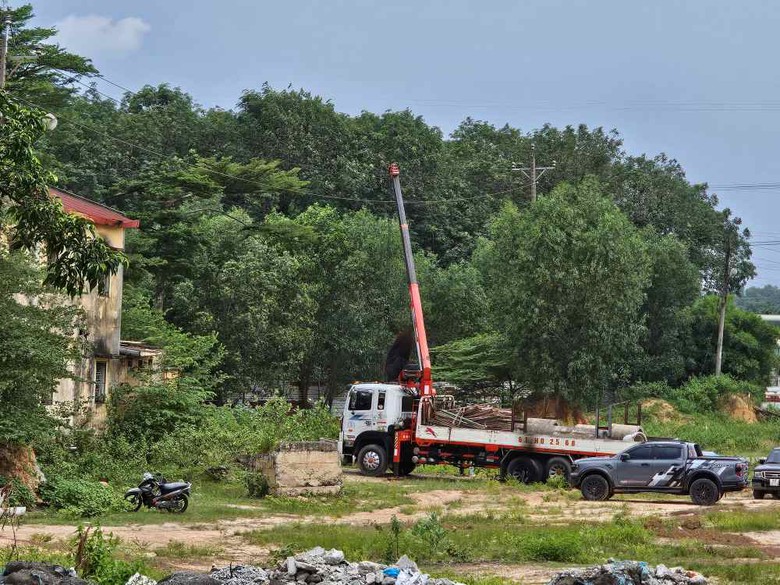 Xe tải cẩu vướng d&acirc;y điện cao thế, một người tử vong- Ảnh 1.