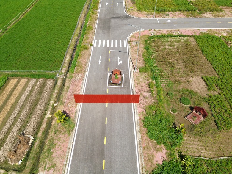 Hải Phòng: Lạ kỳ ngôi mộ án ngữ giữa đường của khu dân cư- Ảnh 3. Hải Phòng: Lạ kỳ ngôi mộ án ngữ giữa đường của khu dân cư- Ảnh 3.