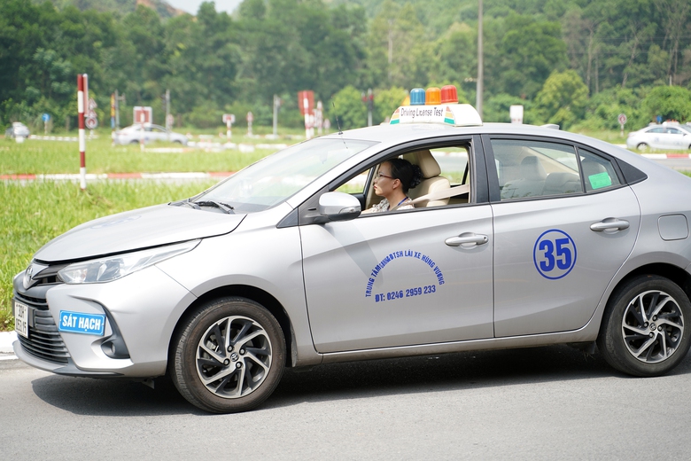 Được chọn thứ tự nội dung s&aacute;t hạch cấp GPLX, nhiều học vi&ecirc;n vượt qua phần thi kh&oacute;- Ảnh 5.