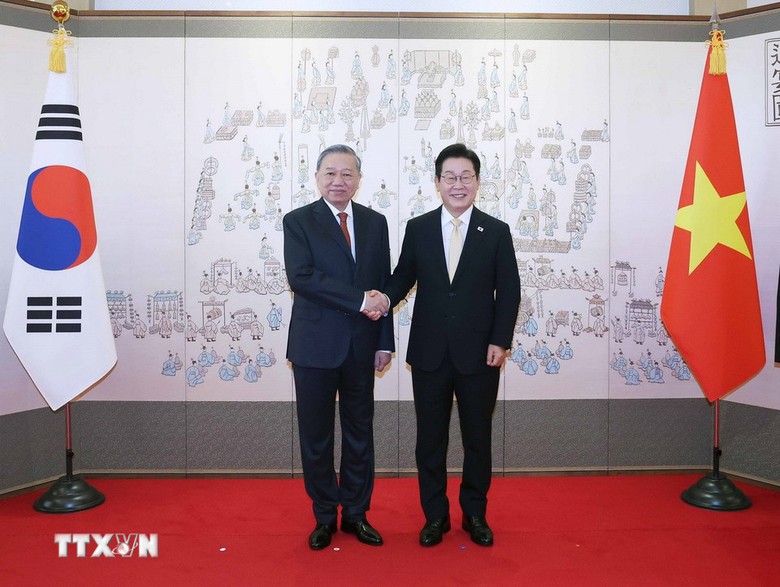 Hàn Quốc bắn 21 loạt đại bác chào mừng Tổng Bí thư Tô Lâm và Phu nhân- Ảnh 7. Hàn Quốc bắn 21 loạt đại bác chào mừng Tổng Bí thư Tô Lâm và Phu nhân- Ảnh 7.