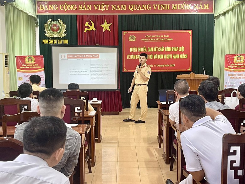 H&agrave; Tĩnh: Gần 80 đơn vị kinh doanh vận tải k&yacute; cam kết chấp h&agrave;nh ph&aacute;p luật về giao th&ocirc;ng- Ảnh 1.