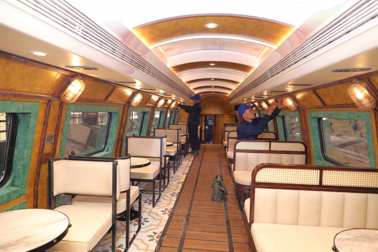 Lên tàu “Hà Nội 5 cửa ô”, ngắm phố xưa, nghe ả đào, thưởng vị Tràng An- Ảnh 7. Lên tàu “Hà Nội 5 cửa ô”, ngắm phố xưa, nghe ả đào, thưởng vị Tràng An- Ảnh 7.