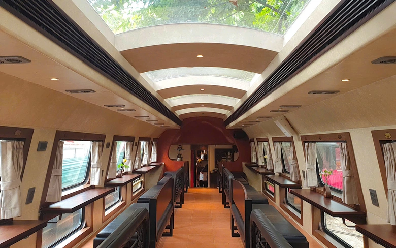 L&ecirc;n t&agrave;u &ldquo;H&agrave; Nội 5 cửa &ocirc;&rdquo;, ngắm phố xưa, nghe ả đ&agrave;o, thưởng vị Tr&agrave;ng An