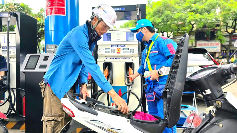 Gần 60 thương nh&acirc;n ph&acirc;n phối xăng dầu rời thị trường, Bộ C&ocirc;ng thương n&oacute;i g&igrave;?- Ảnh 1.