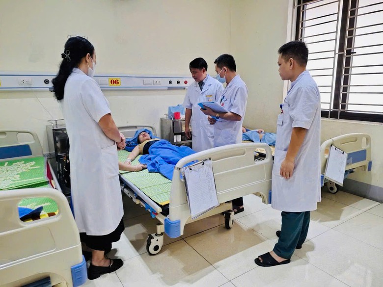 Vụ l&ugrave;i xe ở nh&agrave; văn h&oacute;a, b&eacute; trai 8 tuổi tử vong: C&aacute;c nạn nh&acirc;n bị thương hiện ra sao?- Ảnh 1.