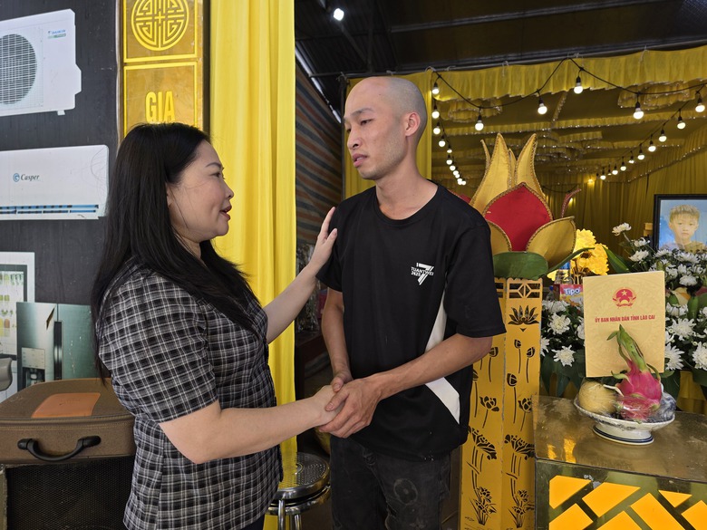 Bất ngờ danh t&iacute;nh t&agrave;i xế l&ugrave;i xe khiến b&eacute; 8 tuổi tử vong, 11 người bị thương ở L&agrave;o Cai- Ảnh 1.