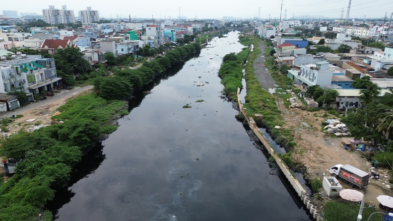 Đo&agrave;n ĐBQH TP.HCM kiểm tra dự &aacute;n V&agrave;nh đai 3, k&ecirc;nh Tham Lương - Bến C&aacute;t - rạch Nước L&ecirc;n- Ảnh 2.