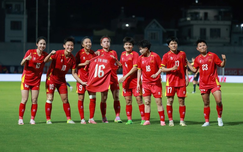 Đ&aacute;nh bại Th&aacute;i Lan, tuyển nữ Việt Nam hi&ecirc;n ngang tiến v&agrave;o b&aacute;n kết AFF Cup 2025- Ảnh 1.