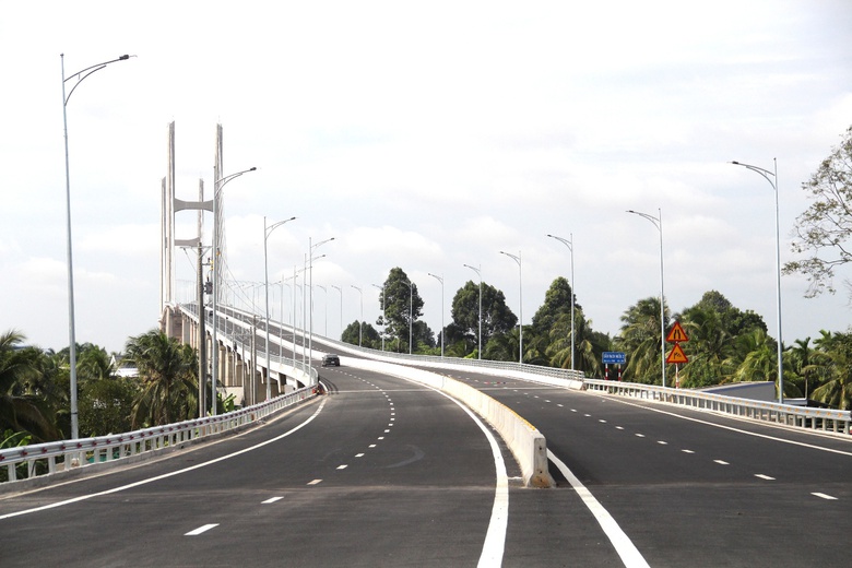 Tăng tốc những hạng mục cuối tại cầu Rạch Miễu 2, về đích trước 6 tháng- Ảnh 1. Tăng tốc những hạng mục cuối tại cầu Rạch Miễu 2, về đích trước 6 tháng- Ảnh 1.