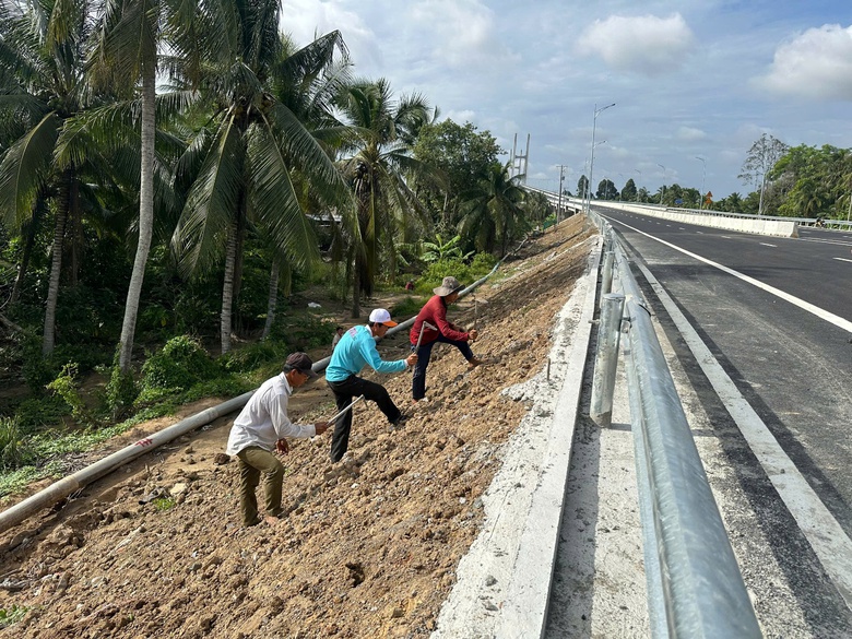 Tăng tốc những hạng mục cuối tại cầu Rạch Miễu 2, về đ&iacute;ch trước 6 th&aacute;ng- Ảnh 2.