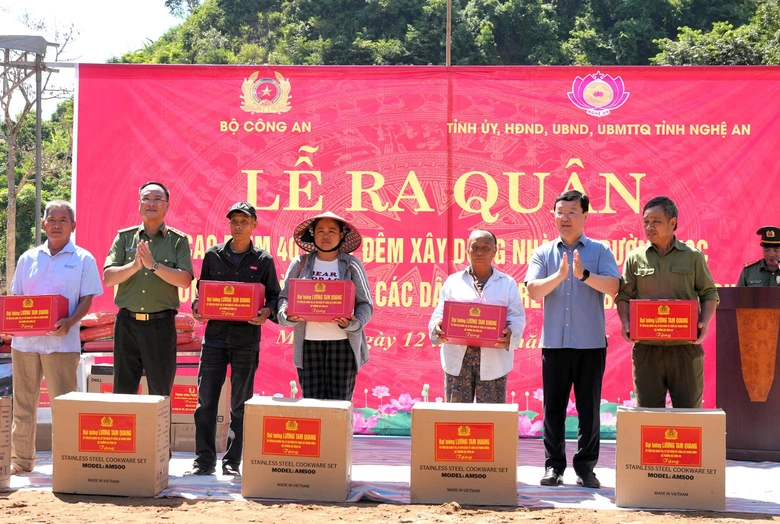 Ra qu&acirc;n cao điểm 40 ng&agrave;y đ&ecirc;m dựng nh&agrave;, x&acirc;y trường cho người d&acirc;n v&ugrave;ng lũ Nghệ An- Ảnh 2.