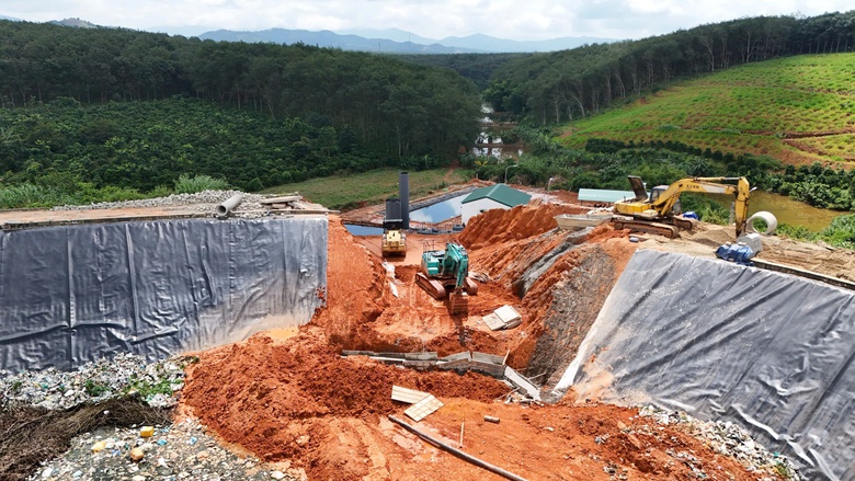 Quảng Ngãi: Yêu cầu kiểm định chất lượng công trình hố chứa rác vừa dùng đã hỏng- Ảnh 2. Quảng Ngãi: Yêu cầu kiểm định chất lượng công trình hố chứa rác vừa dùng đã hỏng- Ảnh 2.