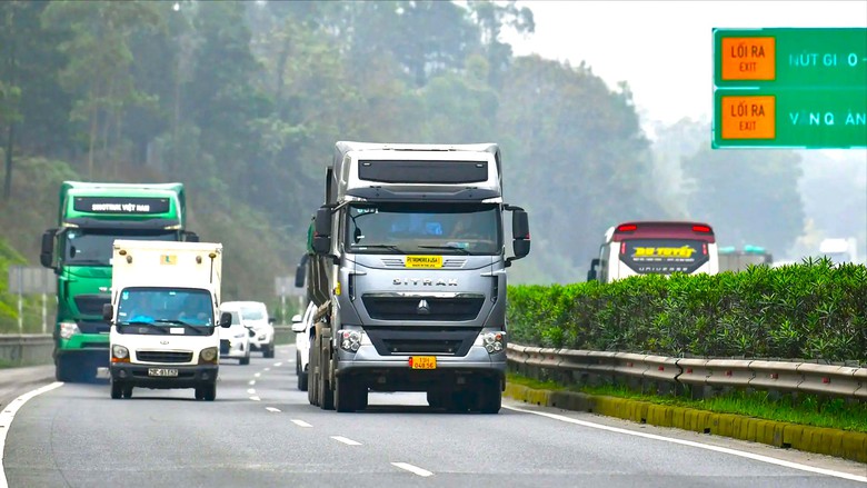 Th&iacute; điểm cấm xe tải đi l&agrave;n s&aacute;t dải ph&acirc;n c&aacute;ch tr&ecirc;n hai tuyến cao tốc từ ng&agrave;y mai- Ảnh 1.