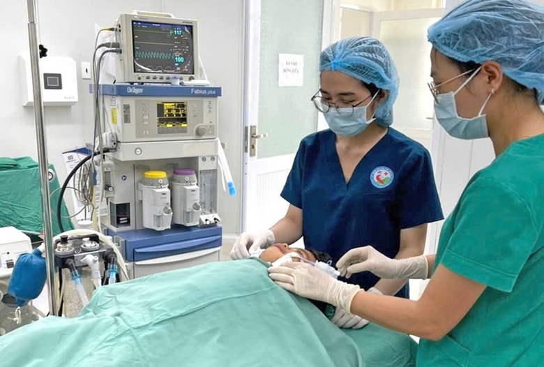 Nỗi đau chồng tật nguyền mất vợ, hai con nằm viện- Ảnh 1. Nỗi đau chồng tật nguyền mất vợ, hai con nằm viện- Ảnh 1.