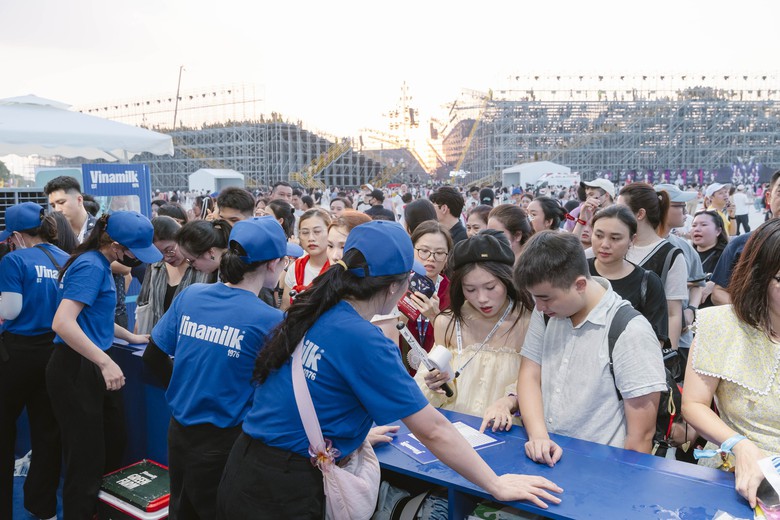 L&agrave; 2 sự kiện nghệ thuật đẳng cấp, V-Concert v&agrave; V-Fest do Đ&agrave;i Truyền h&igrave;nh Việt Nam (VTV) tổ chức nh&acirc;n dịp kỷ niệm 80 năm Ng&agrave;y Quốc kh&aacute;nh v&agrave; 55 năm kể từ ng&agrave;y ph&aacute;t s&oacute;ng chương tr&igrave;nh truyền h&igrave;nh đầu ti&ecirc;n của VTV. Mỗi chương tr&igrave;nh ước t&iacute;nh c&oacute; khoảng 25.000 kh&aacute;ch tham dự.