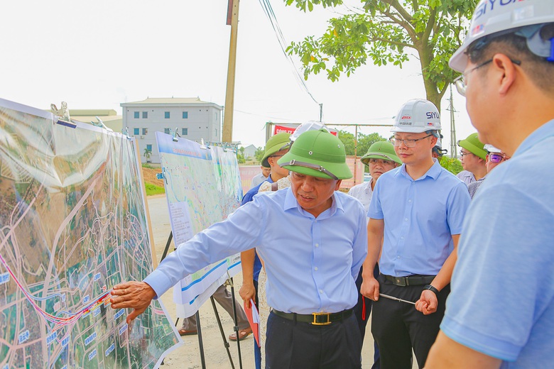 Thứ trưởng Nguyễn Danh Huy kiểm tra vị tr&iacute; đề xuất x&acirc;y dựng ga Văn L&acirc;m ở Hưng Y&ecirc;n- Ảnh 1.