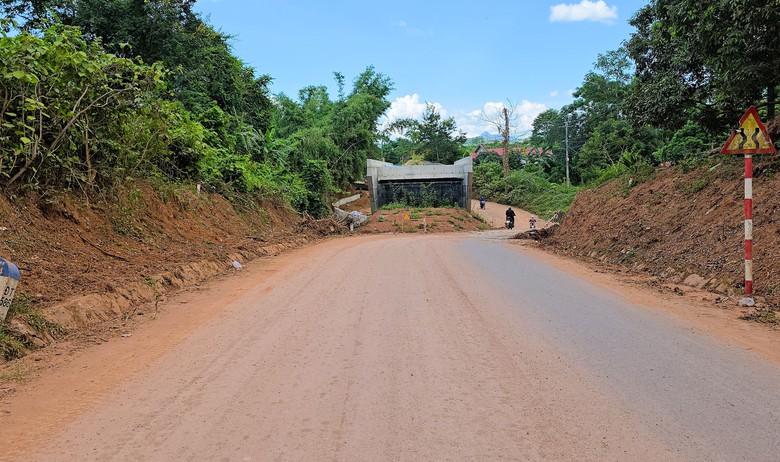 Cận cảnh 2 c&ocirc;ng tr&igrave;nh cầu vượt lũ chờ vốn vừa t&aacute;i khởi động thi c&ocirc;ng ở Quảng Trị- Ảnh 3.