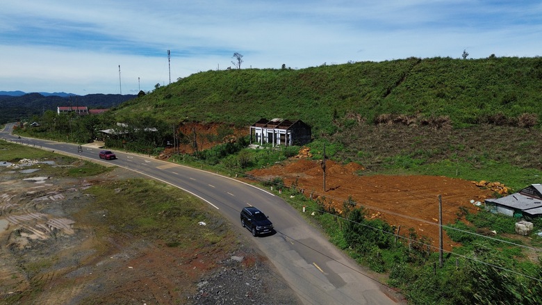 Quốc lộ 24 qu&aacute; tải sau s&aacute;p nhập tỉnh Quảng Ng&atilde;i, tiềm ẩn nguy cơ tai nạn- Ảnh 8.