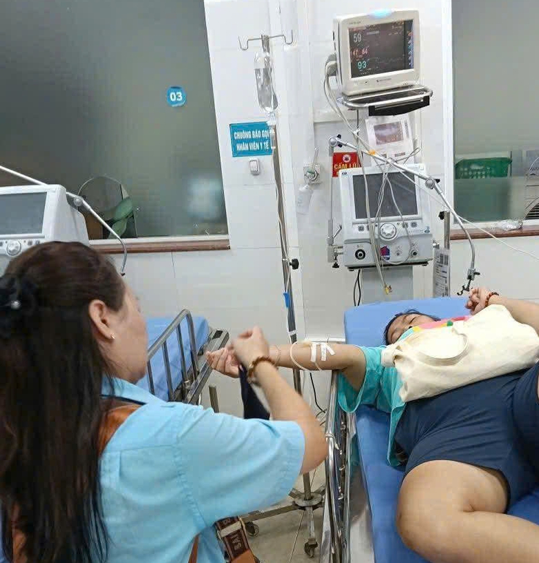 Nghĩa cử ấm l&ograve;ng của nữ nh&acirc;n vi&ecirc;n bu&yacute;t Transerco với h&agrave;nh kh&aacute;ch gặp nạn- Ảnh 1.