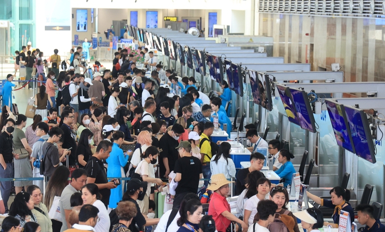 S&acirc;n bay Nội B&agrave;i dự kiến đ&oacute;n 110 ngh&igrave;n lượt kh&aacute;ch trong ng&agrave;y cao điểm dịp lễ 2/9- Ảnh 1.