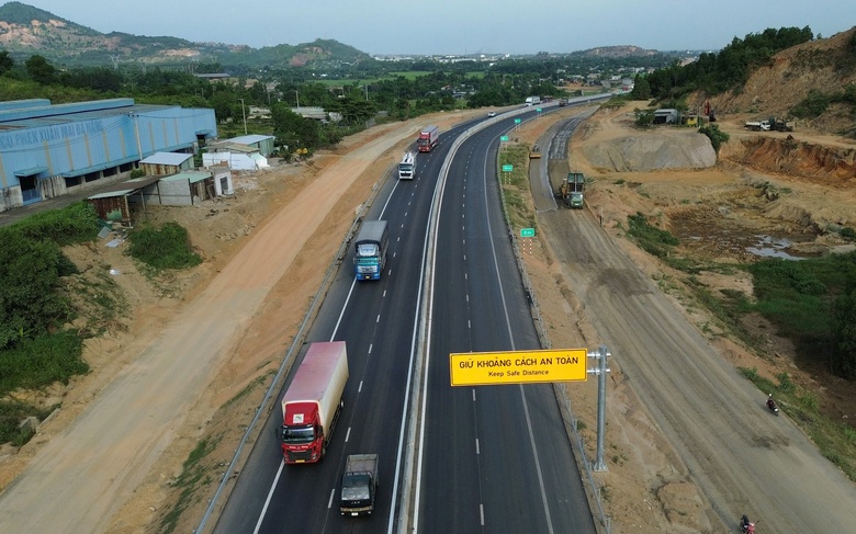 Bộ X&acirc;y dựng b&aacute;o c&aacute;o hai phương &aacute;n ph&acirc;n chia phạm vi đầu tư mở rộng cao tốc Bắc - Nam- Ảnh 2.