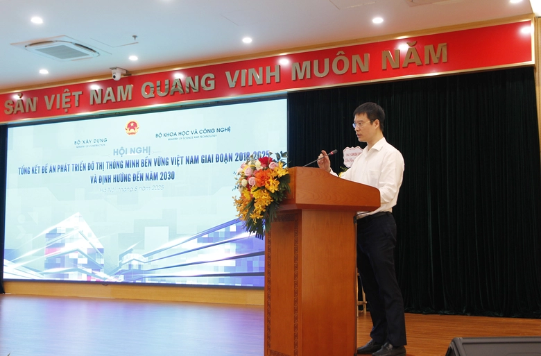 &Ocirc;ng Luyện Văn Phương, Ph&oacute; Gi&aacute;m đốc Sở X&acirc;y dựng H&agrave; Nội cho biết, H&agrave; Nội đ&atilde; v&agrave; đang đầu tư mạnh v&agrave;o hạ tầng c&ocirc;ng nghệ v&agrave; chuyển đổi số, thu về nhiều kết quả nổi bật.