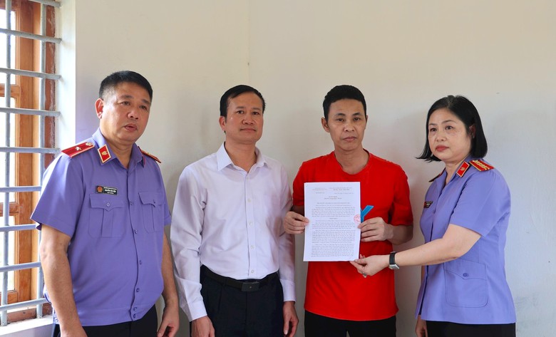 VKSND tỉnh Hưng Y&ecirc;n kh&aacute;ng nghị bản &aacute;n phạt 6 năm t&ugrave; với người b&aacute;n g&agrave; l&ocirc;i trắng- Ảnh 1.