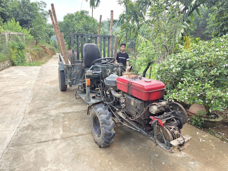 CSGT L&agrave;o Cai tuy&ecirc;n truyền tận th&ocirc;n bản, người d&acirc;n k&yacute; cam kết đảm bảo ATGT tại s&acirc;n nh&agrave;- Ảnh 8.