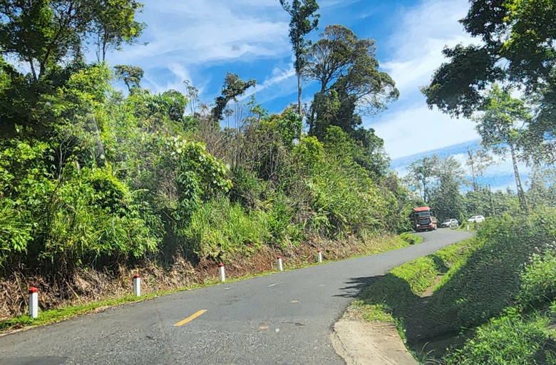 Quốc lộ 24 qu&aacute; tải sau s&aacute;p nhập tỉnh Quảng Ng&atilde;i, tiềm ẩn nguy cơ tai nạn- Ảnh 5.