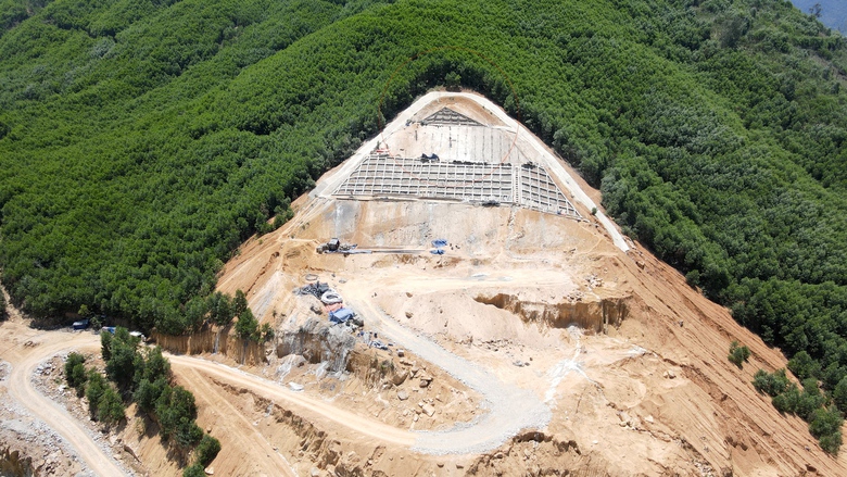 Đắk Lắk: Vướng gần một h&eacute;c ta đất, tiến độ thi c&ocirc;ng g&oacute;i thầu XL01 gặp kh&oacute;- Ảnh 1.