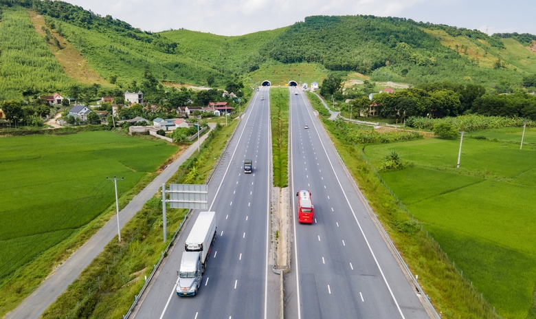Bộ X&acirc;y dựng: Năm 2030, s&acirc;n bay, đường sắt, cao tốc phủ khắp, kết nối mọi v&ugrave;ng- Ảnh 2.