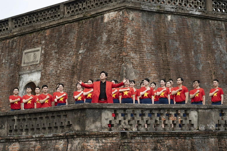 T&ugrave;ng Dương: T&ocirc;i v&agrave; Nguyễn Văn Chung lu&ocirc;n b&ugrave; đắp cho nhau những g&igrave; c&ograve;n thiếu- Ảnh 5.