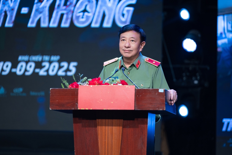 Thanh Sơn: "L&agrave;m việc với anh Th&aacute;i H&ograve;a, t&ocirc;i như được song ca c&ugrave;ng thần tượng"- Ảnh 1.