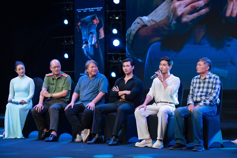 Thanh Sơn: "L&agrave;m việc với anh Th&aacute;i H&ograve;a, t&ocirc;i như được song ca c&ugrave;ng thần tượng"- Ảnh 3.