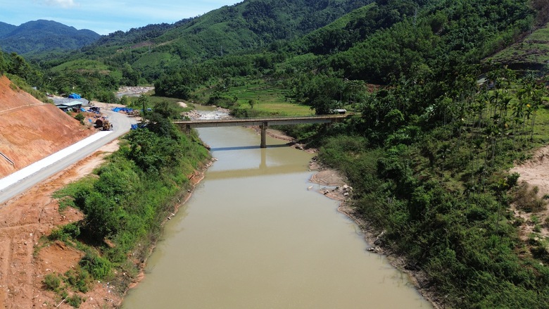 Quảng Ng&atilde;i cần đầu tư n&acirc;ng cấp 5km đường kết nối 2 tỉnh lộ 623 v&agrave; 676- Ảnh 1.