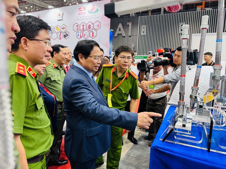 Thủ tướng: Phải đổi mới mạnh mẽ tư duy và nhận thức về PCCC và CNCH- Ảnh 5. Thủ tướng: Phải đổi mới mạnh mẽ tư duy và nhận thức về PCCC và CNCH- Ảnh 5.