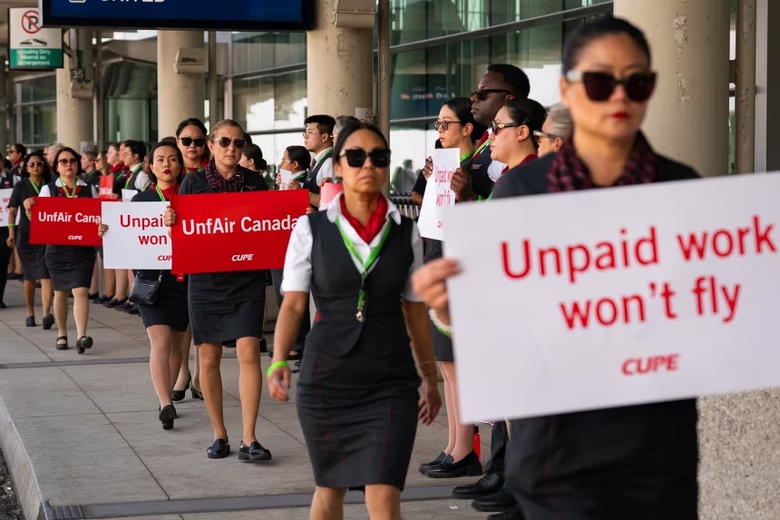 Hãng Air Canada dự kiến phải hủy toàn bộ chuyến bay vì bất đồng với tiếp viên - Ảnh 1. Hãng Air Canada dự kiến phải hủy toàn bộ chuyến bay vì bất đồng với tiếp viên - Ảnh 1.