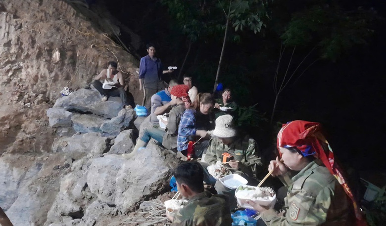 Ăn tr&ecirc;n n&uacute;i, ngủ lại c&ocirc;ng trường chạy đua tiến độ dự &aacute;n 500 kV L&agrave;o Cai - Vĩnh Y&ecirc;n- Ảnh 1.