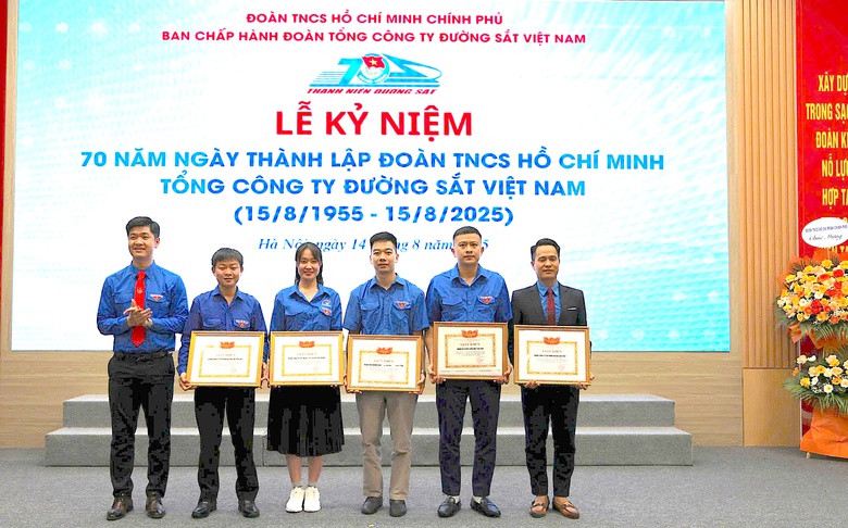 Kỷ niệm 70 năm th&agrave;nh lập Đo&agrave;n Thanh ni&ecirc;n Tổng c&ocirc;ng ty Đường sắt Việt Nam- Ảnh 2.