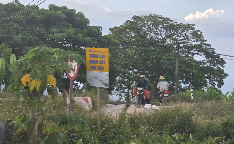 Cần đ&oacute;ng dứt điểm lối đi tự mở cắt ngang đường sắt ở Nghệ An- Ảnh 6.