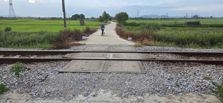 Cần đ&oacute;ng dứt điểm lối đi tự mở cắt ngang đường sắt ở Nghệ An- Ảnh 5.
