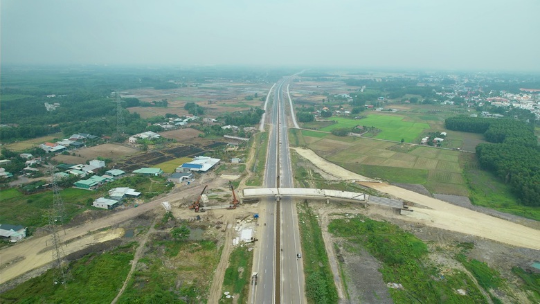 Cao tốc Bến Lức - Long Th&agrave;nh tăng tốc thi c&ocirc;ng, sẵn s&agrave;ng kết nối với s&acirc;n bay Long Th&agrave;nh- Ảnh 3.