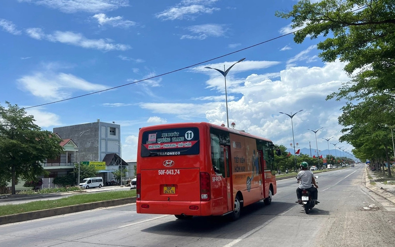 Khánh Hòa hỗ trợ 3 - 4,5 triệu đồng/tháng cho cán bộ, công chức đi lại và thuê nhà- Ảnh 1. Khánh Hòa hỗ trợ 3 - 4,5 triệu đồng/tháng cho cán bộ, công chức đi lại và thuê nhà- Ảnh 1.