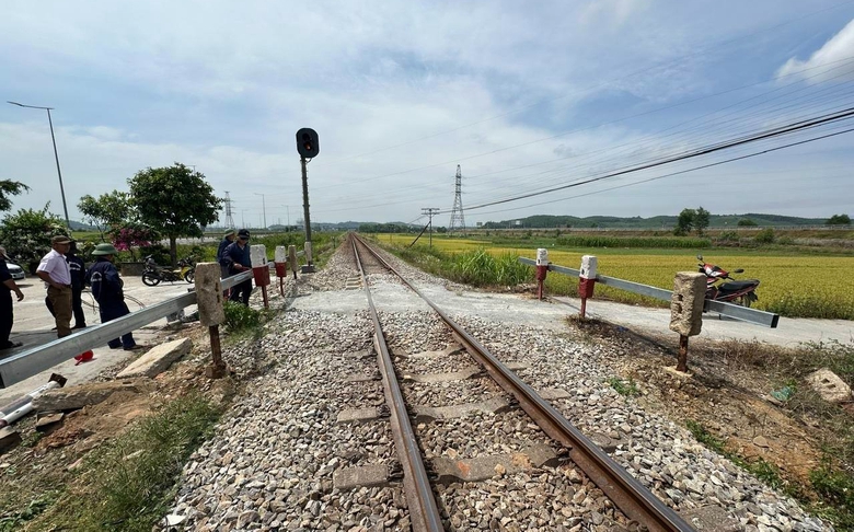 Quảng Ng&atilde;i: Đ&oacute;ng lối đi qua đường sắt từng xảy ra nhiều vụ tai nạn chết người- Ảnh 8.