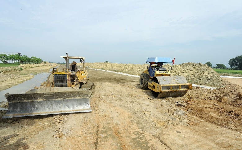 Vướng mặt bằng, m&aacute;y m&oacute;c phải nằm chờ ở c&aacute;c c&ocirc;ng tr&igrave;nh trọng điểm H&agrave; Tĩnh- Ảnh 2.