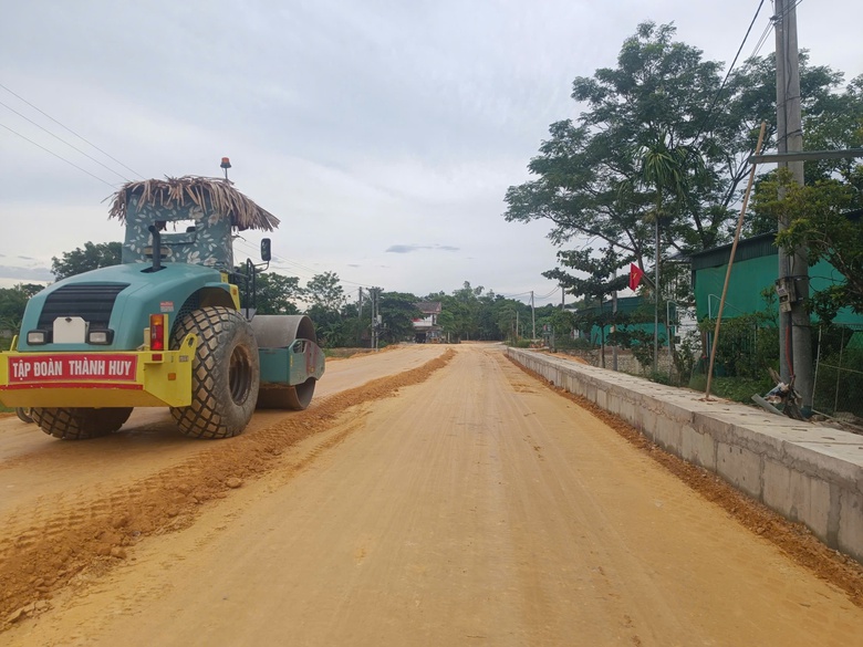 Đồng loạt tăng ca, đẩy nhanh tiến độ nhiều c&ocirc;ng tr&igrave;nh hạ tầng tại H&agrave; Tĩnh - Ảnh 2.