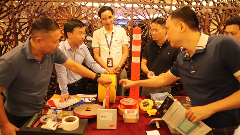 C&ocirc;ng nghệ, vật liệu mới l&agrave; ch&igrave;a kh&oacute;a n&acirc;ng cao an to&agrave;n tr&ecirc;n c&aacute;c tuyến đường- Ảnh 1.