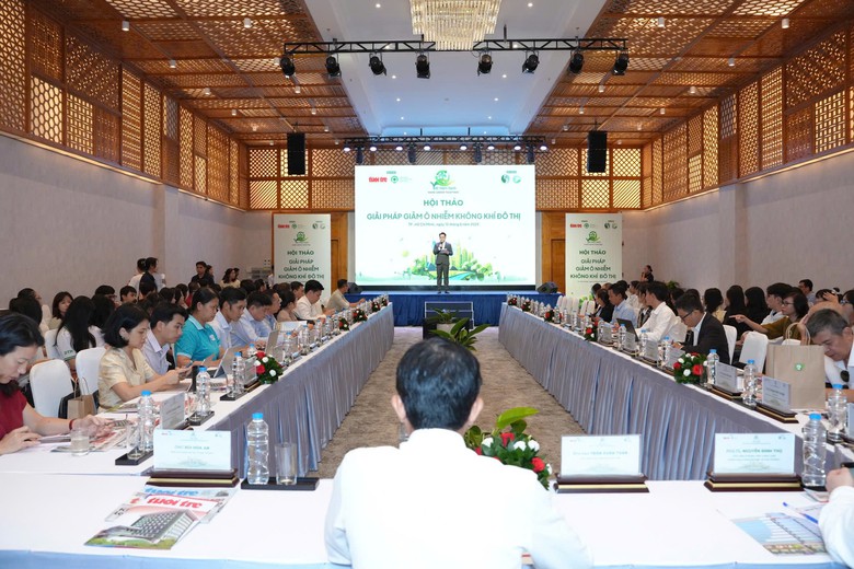 Bụi mịn PM2.5 bao tr&ugrave;m, TP.HCM c&oacute; hơn 65 ng&agrave;y &ocirc; nhiễm vượt chuẩn trong nửa năm 2025- Ảnh 1.