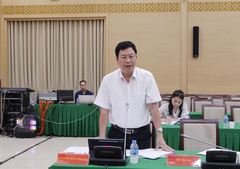 Đại diện Văn ph&ograve;ng Trung ương Đảng ph&aacute;t biểu tại Hội thảo.