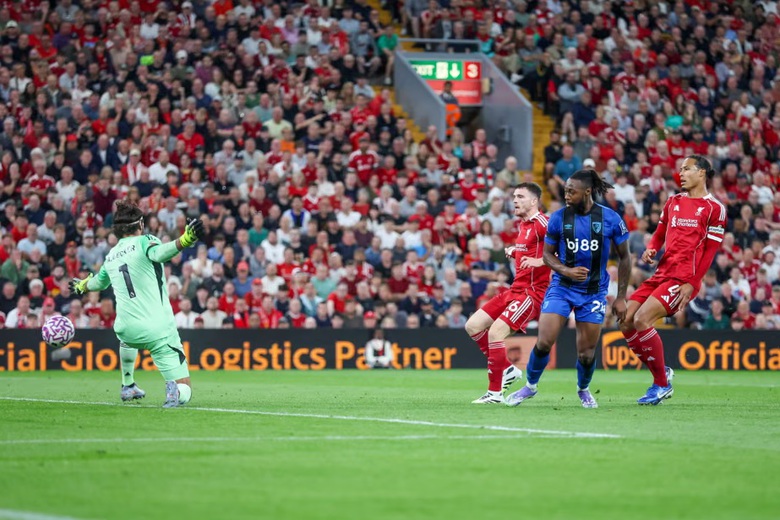 H&agrave;ng c&ocirc;ng b&ugrave;ng nổ, Liverpool thắng Bournemouth ở trận mở m&agrave;n- Ảnh 2.